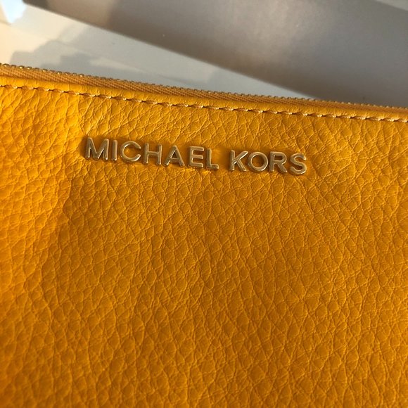 Stylish Clutch - Perfect For a Night Out! - Picture 2 of 2